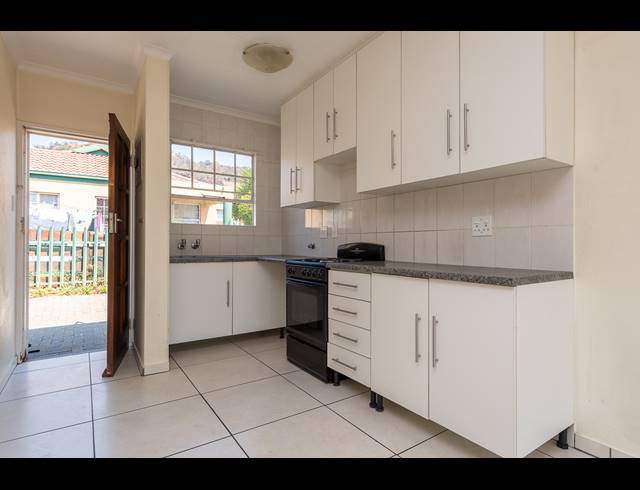 2 BEDROOM SIMPLEX FOR SALE IN LINMEYER